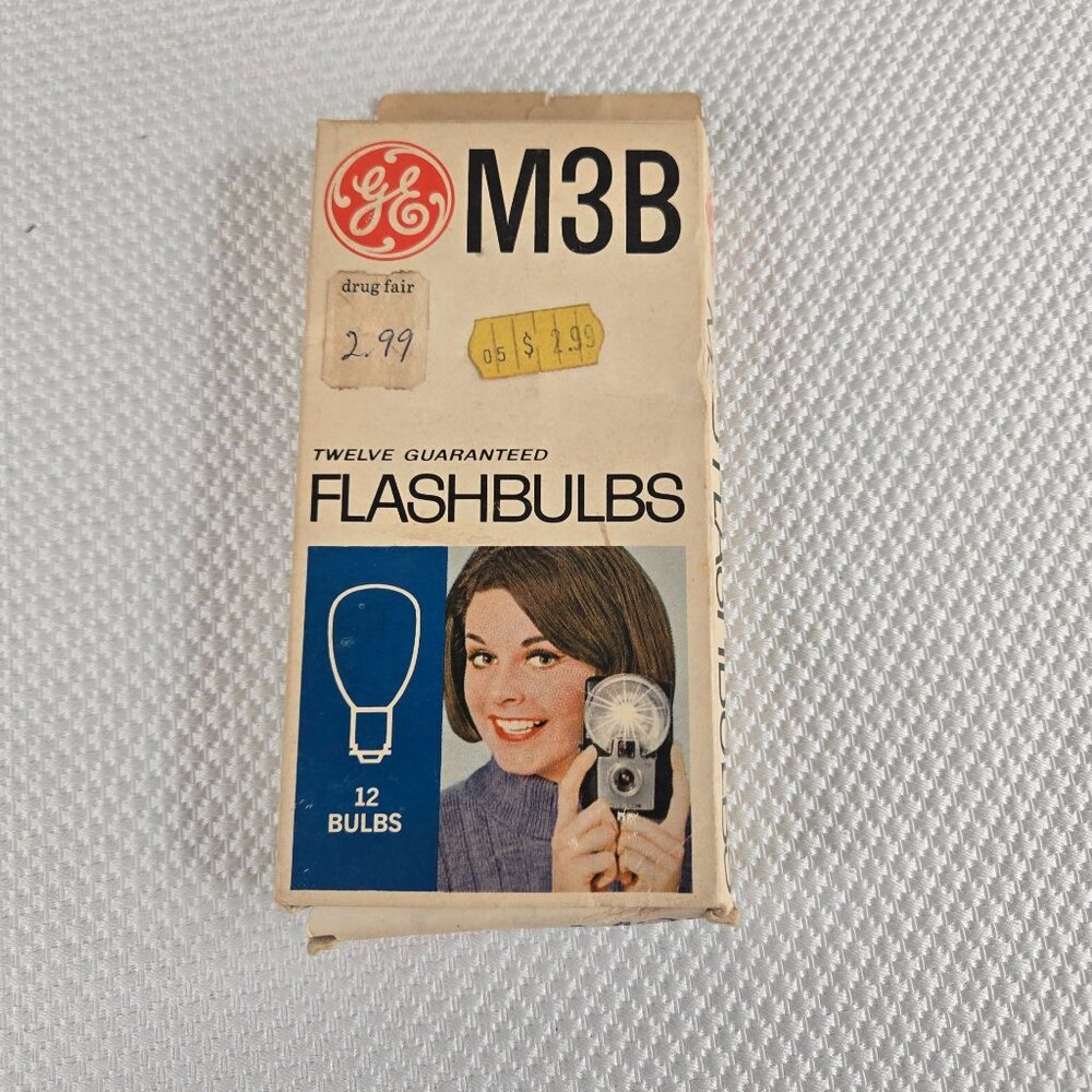 Vintage GE M3B Flashbulbs 11 Count Vintage Photography Made In USA